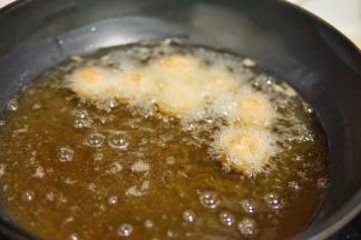 做肉丸的时候手可以沾手防沾