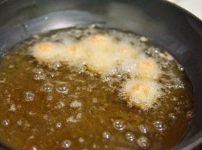 做肉丸的时候手可以沾手防沾