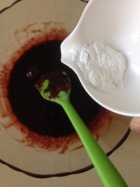 加入泡打粉和盐