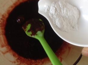 加入泡打粉和盐