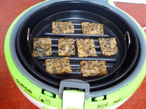 芝麻香飘的零食——米饭饼就好了。