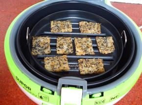 芝麻香飘的零食——米饭饼就好了。