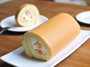 建议用波浪齿的蛋糕刀加热来切，每次都要将刀擦干净再切下一刀