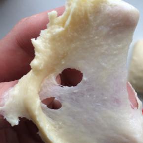 面团揉至扩展、起筋