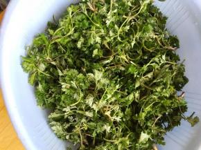 2、浸泡一会后清洗干净沥水