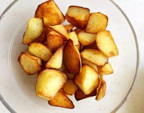 6、盛出倒出多余的油，只留少量余油