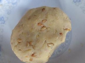 和奶黄馅一起揉均匀备用