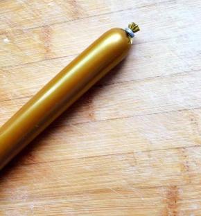 将多出的边底部朝下