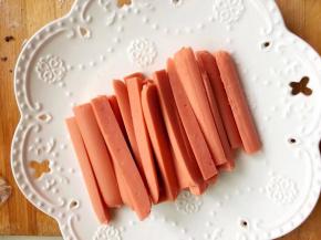 切好装入盘中备用