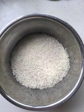 1、	大米淘洗干净