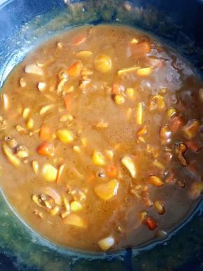 炖好的浓稠的汤汁