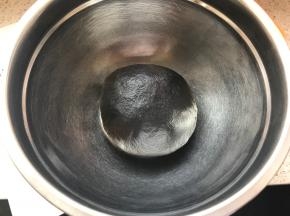 揉圆，放入盆中