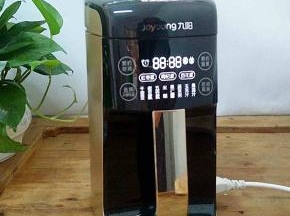 通上电源，显示屏亮起。