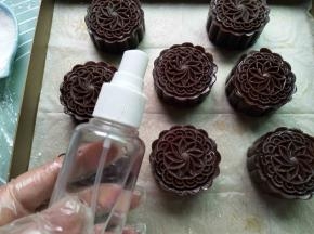 表面喷少量水
