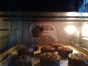 烤箱中层上下火200℃烤5分钟