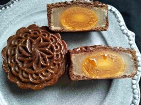 月饼凉了密封保存，放2-3天回油