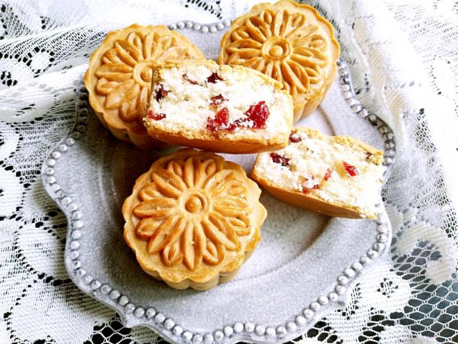 椰蓉蔓越莓馅月饼