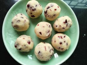 馅料分成53克一份，尽量按紧点，放冰箱冷藏备用