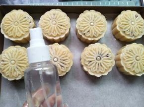 表面喷少量水
