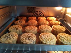 烤箱中层上下火200℃烤5分钟