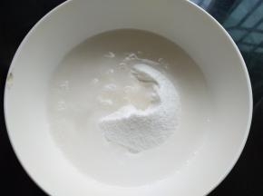 加入100克沸水