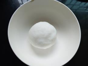 揉成光滑的面团