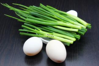 准备食材；香葱、土鸡蛋；