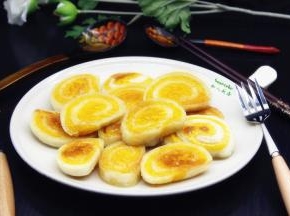 吃的时候抹上炼奶，香脆好吃，浓浓奶香营养早餐。