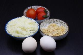 准备食材：米饭、土鸡蛋、番茄、虾米、热炒鲜露；