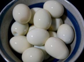 冷了以后剥皮（冷了比较好去皮不坏）