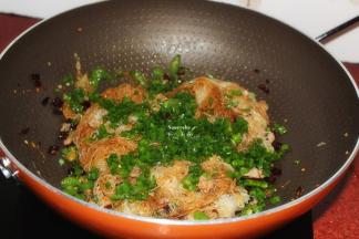 放盐、香葱炒均即可