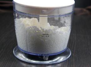放入料理机打成粉状；