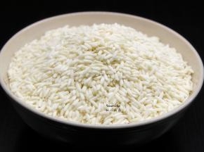 准备食材：糯米、粽叶、菩提等；