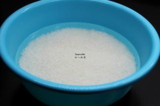 糯米洗净，提前洗净浸泡8小时；