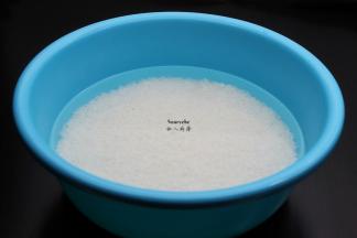 糯米提前洗净浸泡8小时；