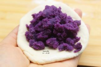 放入炒的紫薯馅，包成包子；