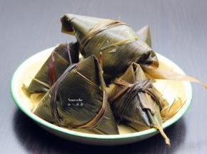 把剩余粽子取出，解冻；PS：粽子选择原味或碱水粽子