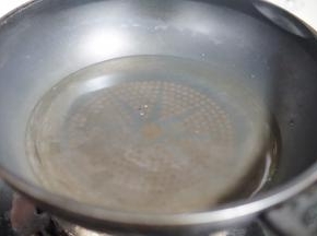 另取锅放入清水