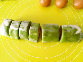 之后再均匀的分成4等份，之后再分成8等份