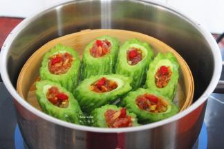 清水煮沸，隔水蒸15分钟即可。