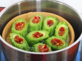 清水煮沸，隔水蒸15分钟即可。