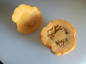 金瓜在顶端切开