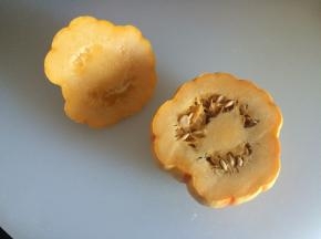 金瓜在顶端切开