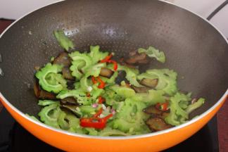 放盐、香葱炒均即可。