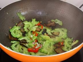 放盐、香葱炒均即可。