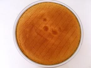 入烤箱150度烤50分钟，出炉倒扣，凉透脱模