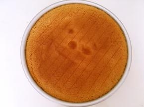 入烤箱150度烤50分钟，出炉倒扣，凉透脱模