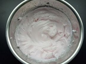 用打蛋器低速搅打均匀