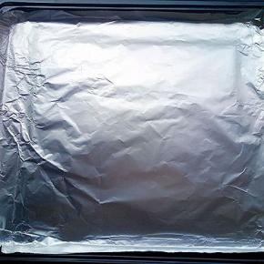 烤盘铺一层锡纸，烤箱200°预热5分钟