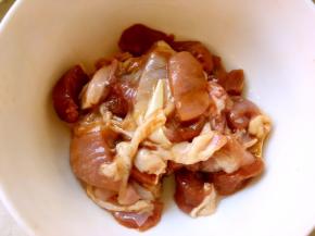 新鲜羊肉洗干净，切块